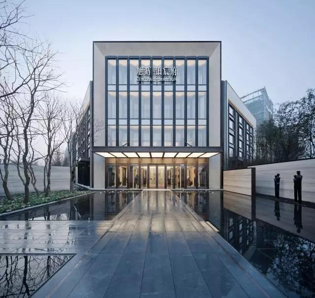 与城市街道的互动?是然修建摄影