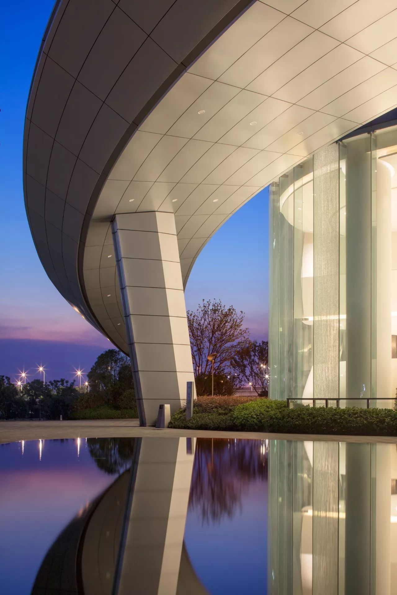 南昌新力中心塔楼直接落地，，，无裙房