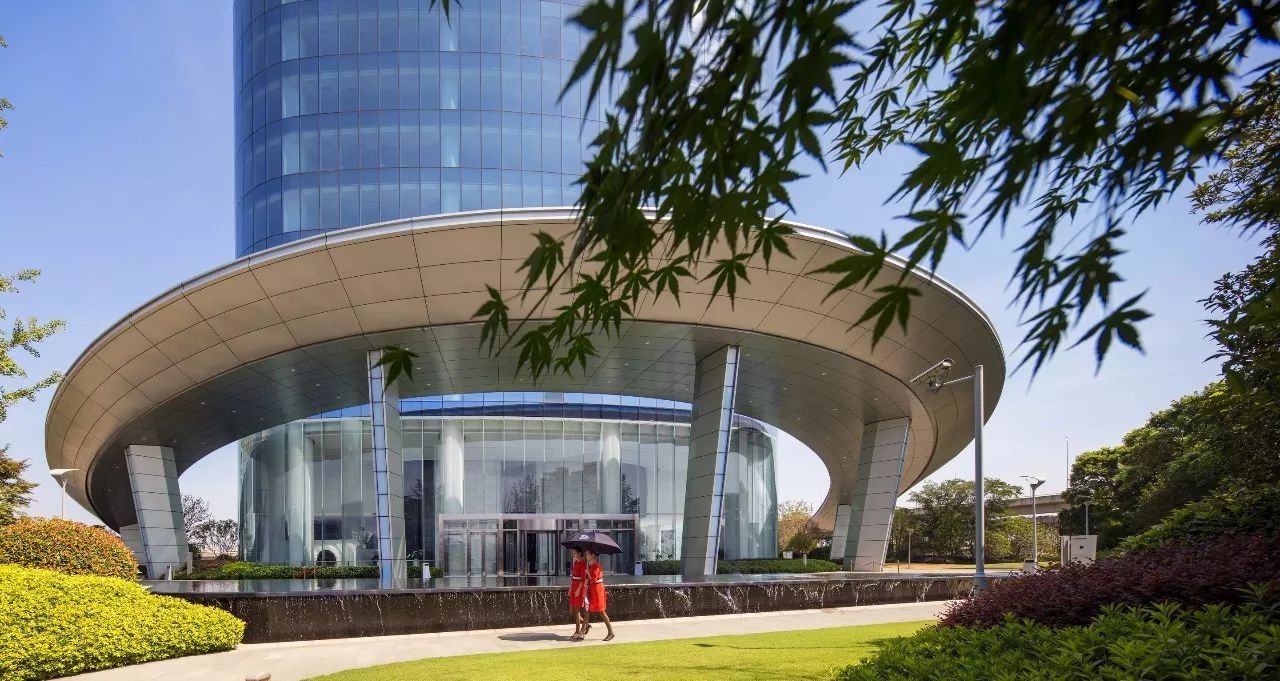 南昌新力中心塔楼直接落地，，，无裙房